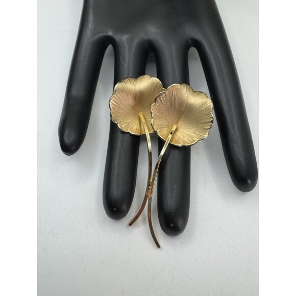 vintage GIOVANNI Scalloped Double Leaf PIN BROOCH Golden Signed - Picture 1 of 5